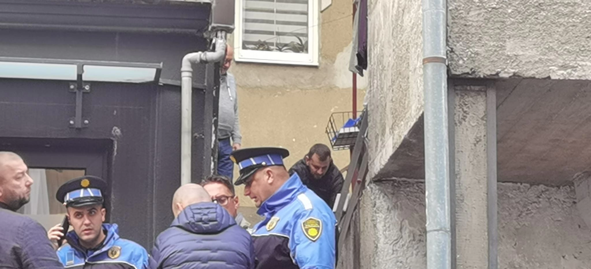 Novi detalji užasa u Starom Gradu: Sin majku ubio lopatom